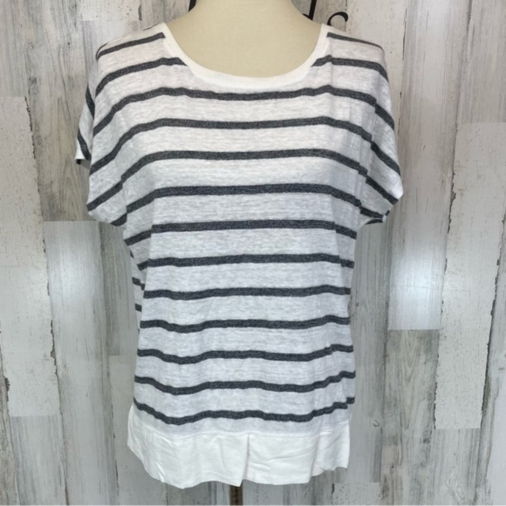 Cabi Women’s Gray White Stripe‎ Shirt Sleeve Scoop Neck Shirt Top Blouse Sz XS